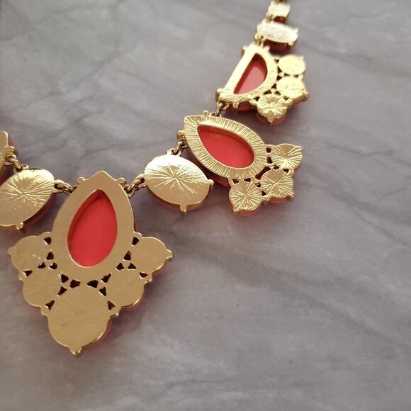 ✨ Kate Spade Day Tripper Coral Resin Rhinestones Statement Necklace ✨ - Picture 12 of 15